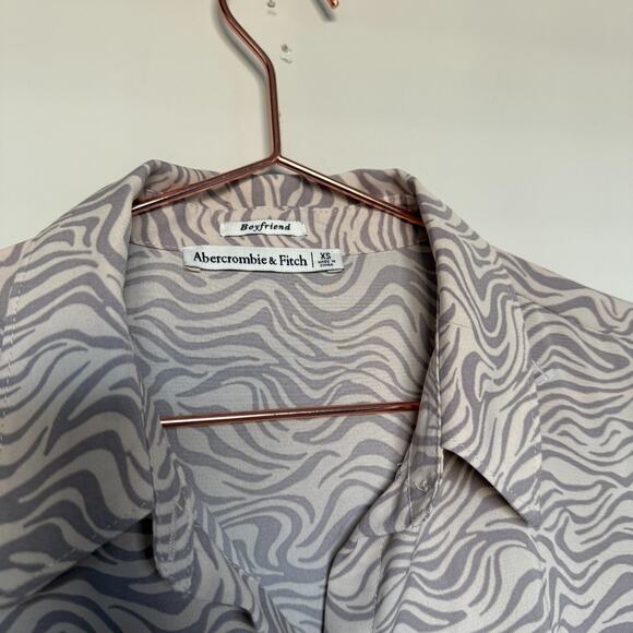 Abercrombie & Fitch Womens Boyfriend Top XS Faux Silk Button Up Old Money Retro - Picture 4 of 6